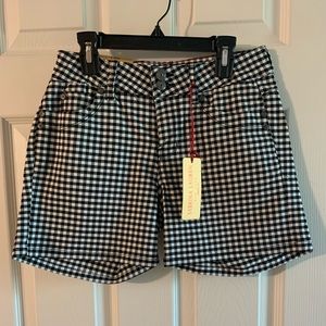 Sabrina Lauren Plaid Shorts. Size 6/NWT